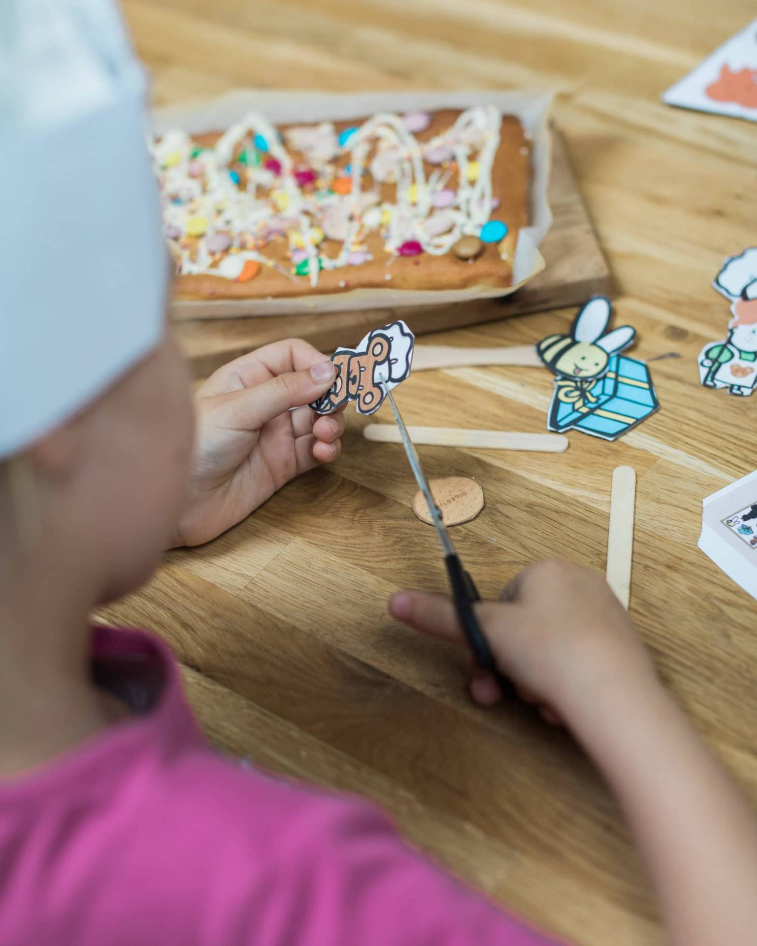 Turn Your Baking Kit Box into a Magical Shadow Puppet Theatre!