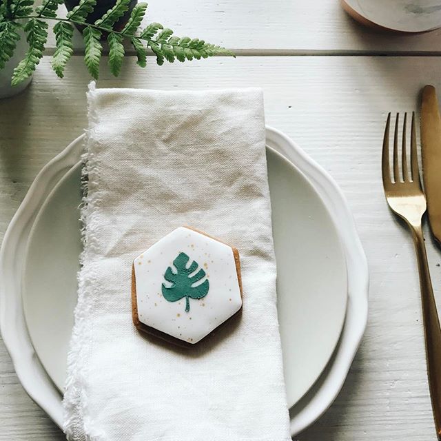 botanical wedding favour biscuits