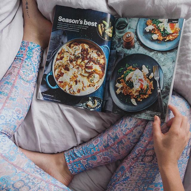 S a t u r d a y Today looks a bit like this. Can't wait to visit the @harveyandmills pop up later, but for now, I'm still in bed.