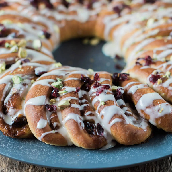 Cinnamon Roll Wreath Baking Kit