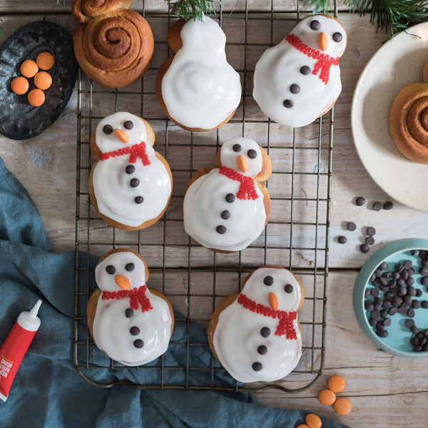 snowman cinnamon rolls