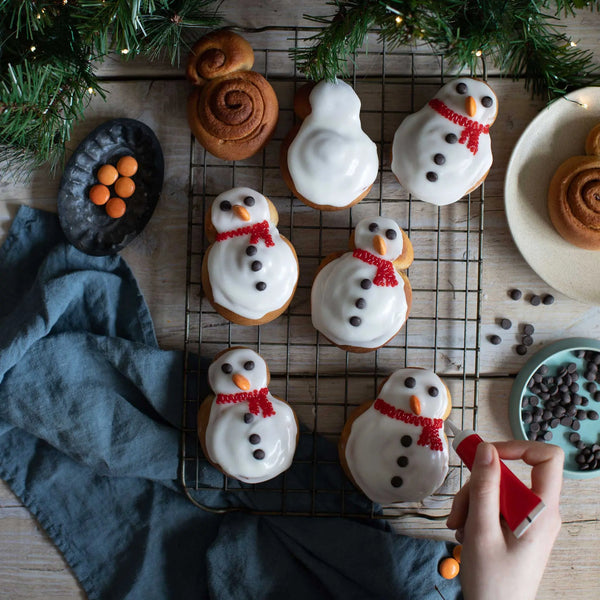 snowman cinnamon rolls