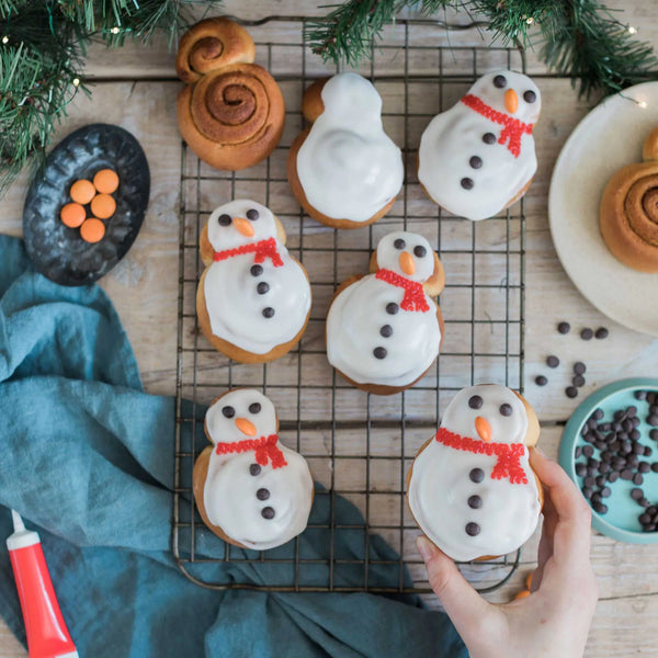 snowman cinnamon rolls