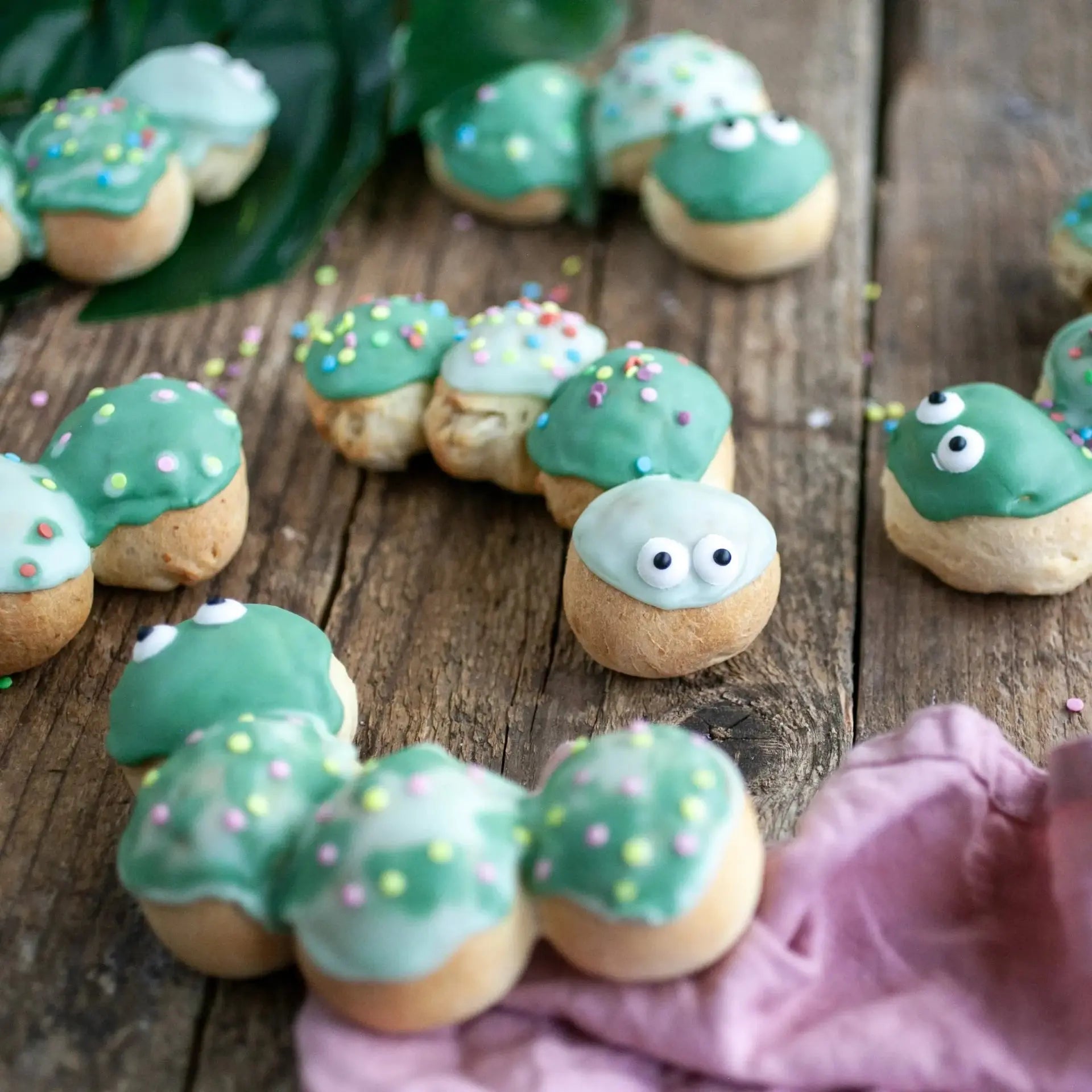 Caterpillar Iced Bun Baking Kit