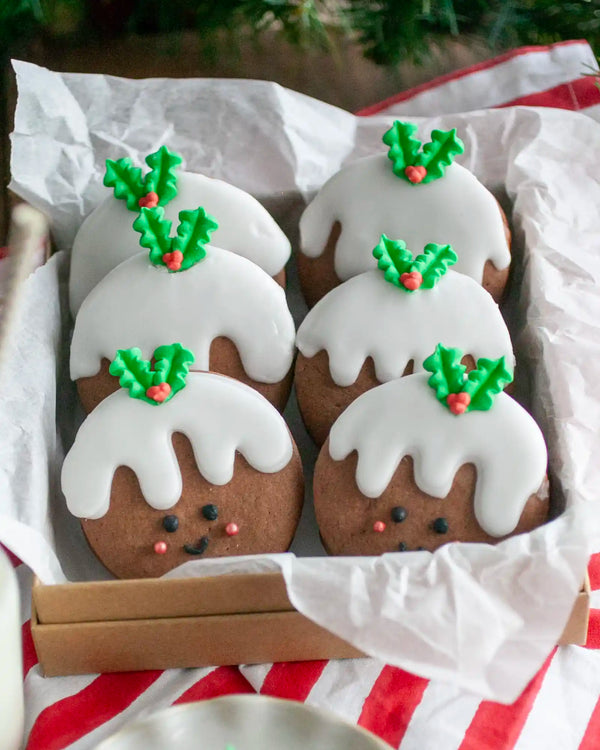 Six decorated Christmas pudding sandwich biscuits