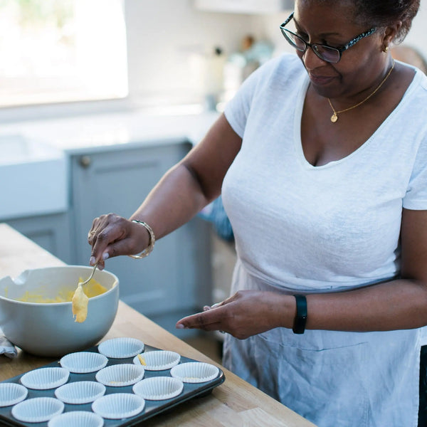 Honeywell Bakes Bakers Club Subscription, a lady makes cupcakes in her kitchen 
