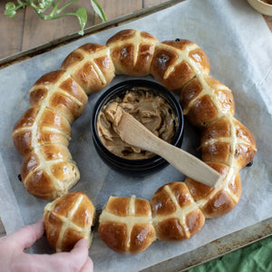 Hot Cross Bun Wreath Baking Kit