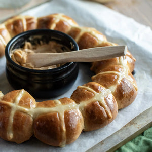 Hot Cross Bun Wreath Baking Kit