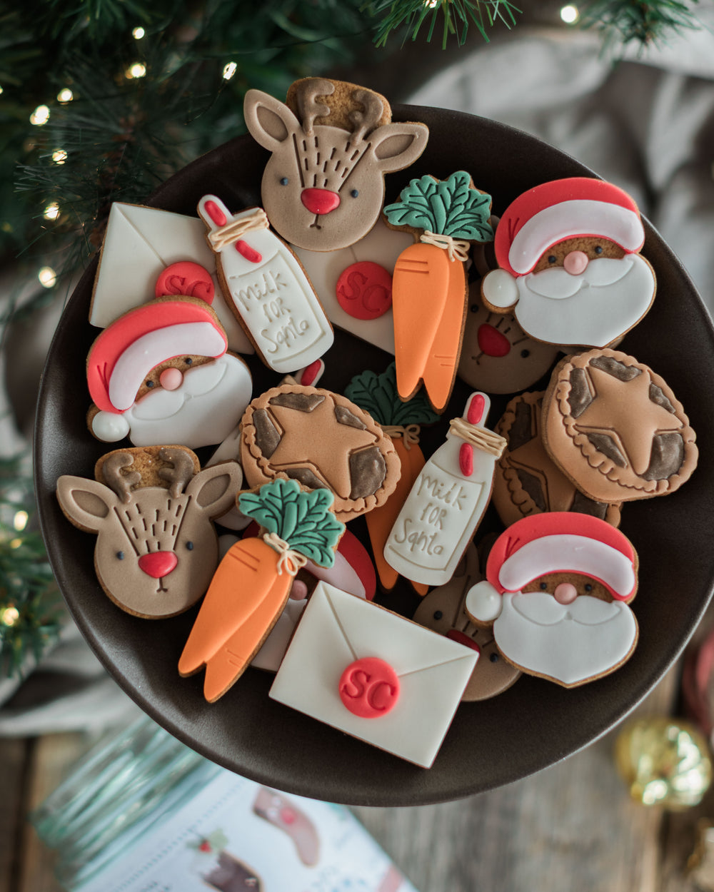 Christmas Eve Hamper. Includes delicious baking kits, biscuits and hot chocolate kits