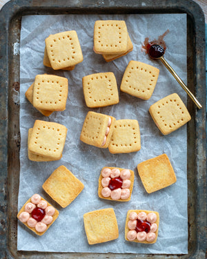 Honeywell Bakes Bakers Club Subscription, Home made strawberry custard creams 