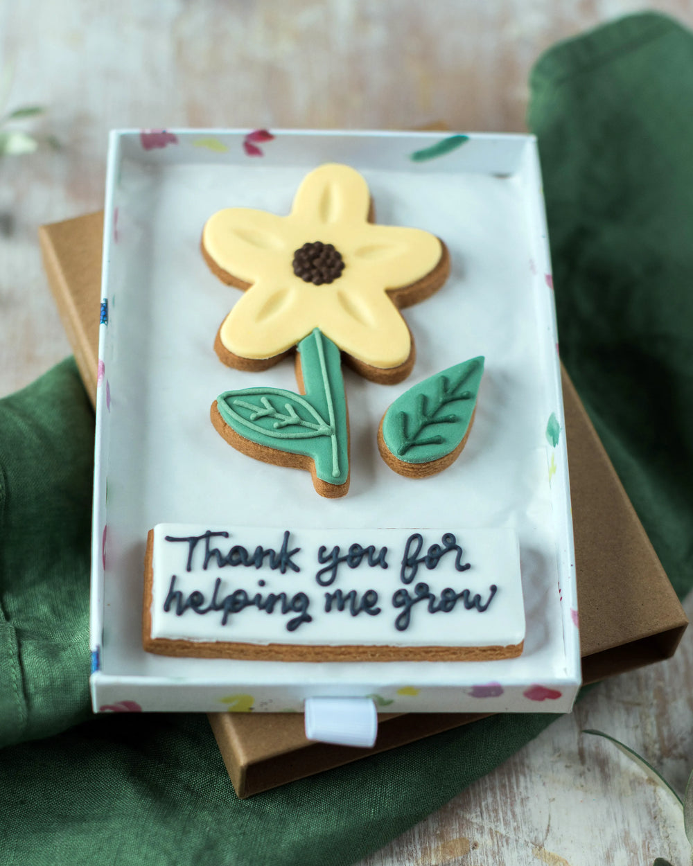 Honeywell Bakes Medium Thanks for Helping me Grow - Cookie set with a flower design and 'Thank you for helping me grow' message in a box.