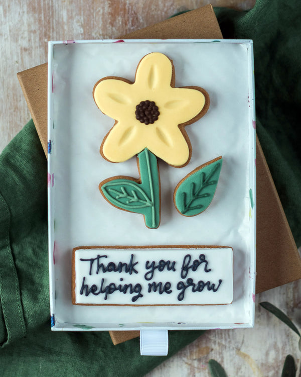 Honeywell Bakes Medium Thanks for Helping me Grow - Cookie set with a flower design and 'Thank you for helping me grow' message in a box.