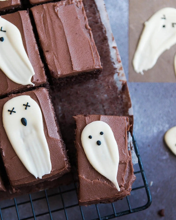 Honeywell Bakes Family Bakers Subscription, Chocolate cake with ghost shaped white chocolate decorations