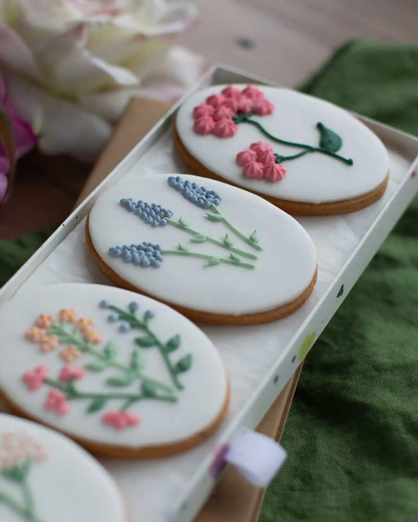 Honeywell Bakes Wildflower Biscuit Gift Set - Decorative cookies with floral designs in a box