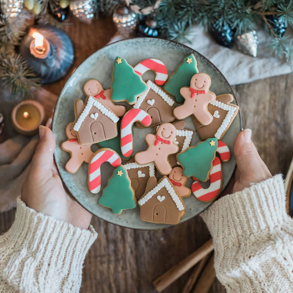 Jar of Gingerbread Men Biscuits - Honeywell Bakes